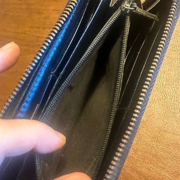 Gucci GG Black Leather Wallet with Silver Logo Charm Women’s Luxury - Picture 9 of 14